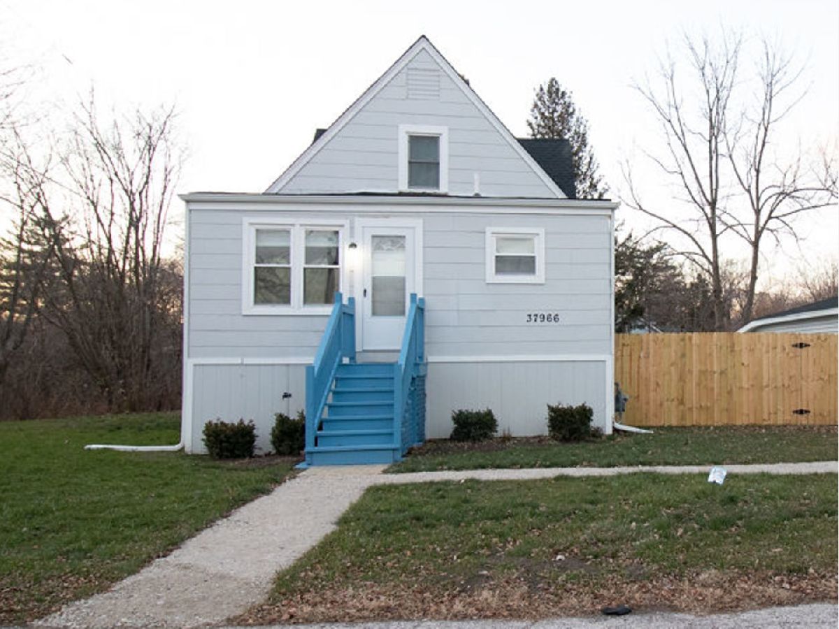  Rented Spring Grove Illinois, 37966 Nora