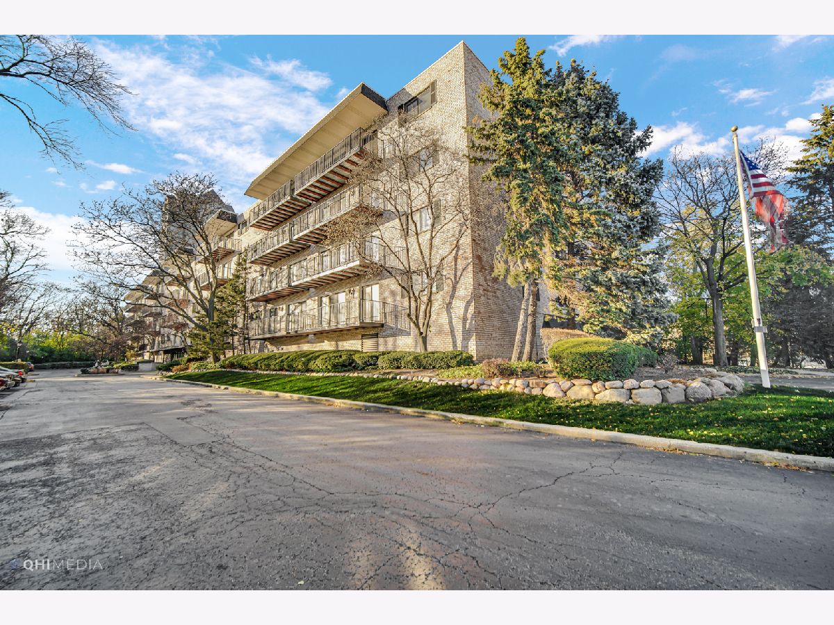 Condos & Townhomes Sold Oakbrook Terrace East Oakbrook Terrace Illinois, 1S150 Spring