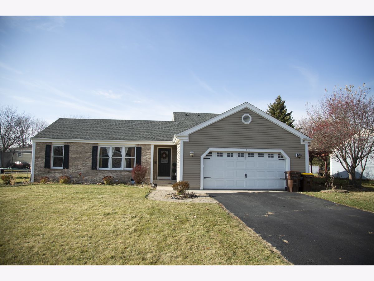Homes & Condos & Townhomes Sold Deerpass Greens Marengo Illinois, 914 Cottonwood