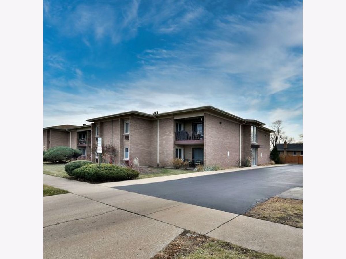 Condominiums & Homes Sold Royal Orleans Elmhurst Illinois, 483 Larch