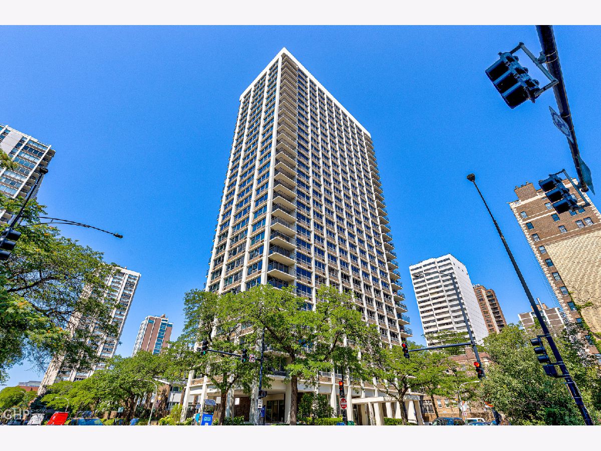 Condominiums Rented Lowell House Chicago Illinois, 88 Schiller