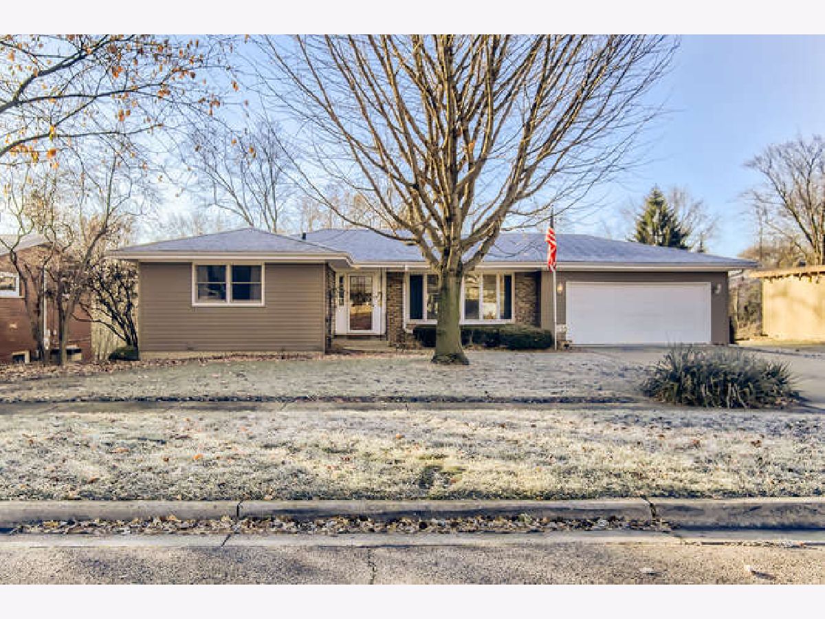 Homes & Condominiums Sold Century Oaks Elgin Illinois, 1135 Meadow