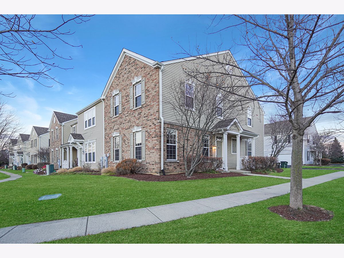 Townhomes Sold Springbrook Courtyards Oswego Illinois, 321 Springbrook