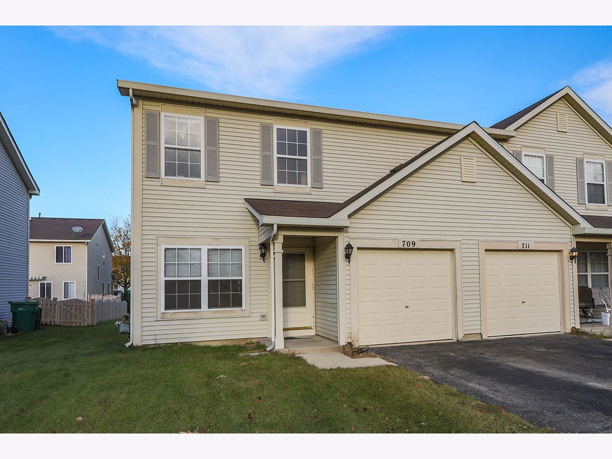 Homes & Townhomes Rented Lakewood Falls Romeoville Illinois, 709 Shannon