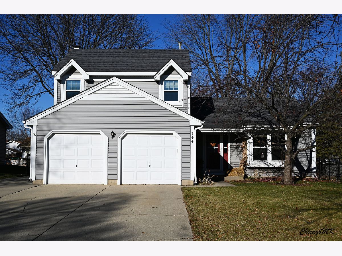 Homes & Townhomes & Condos Rented Four Colonies Crystal Lake Illinois, 744 Concord