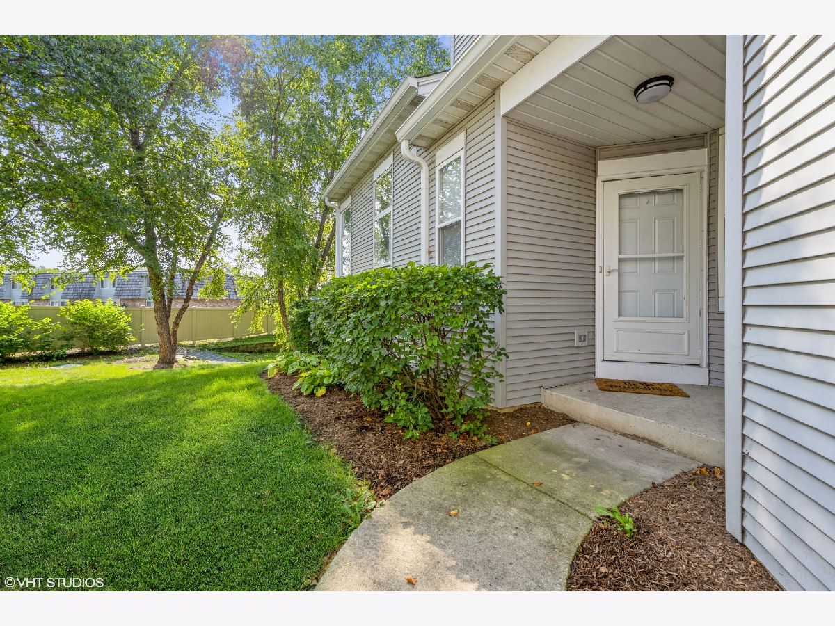 Townhomes & Condos Sold Woodland Lakes North Aurora Illinois, 125 Lilac