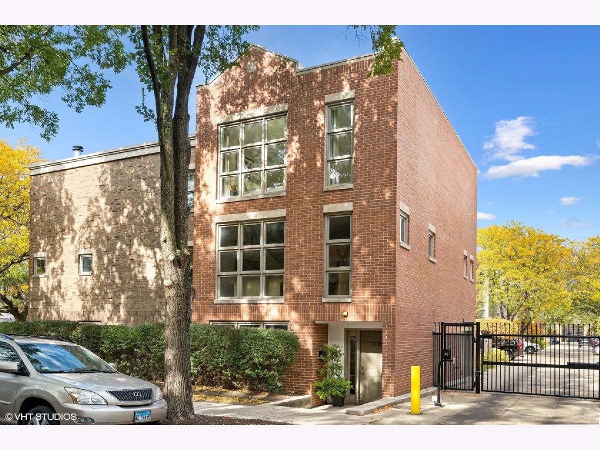 Townhomes Sold Lakewood Commons Chicago Illinois, 1330 Belden