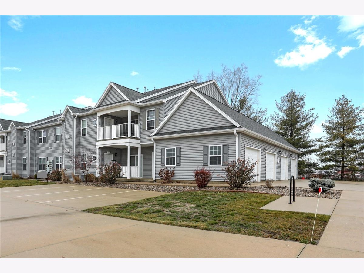 Condos & Townhomes & Homes Sold Water's Edge Urbana Illinois, 3048 Stillwater Landing