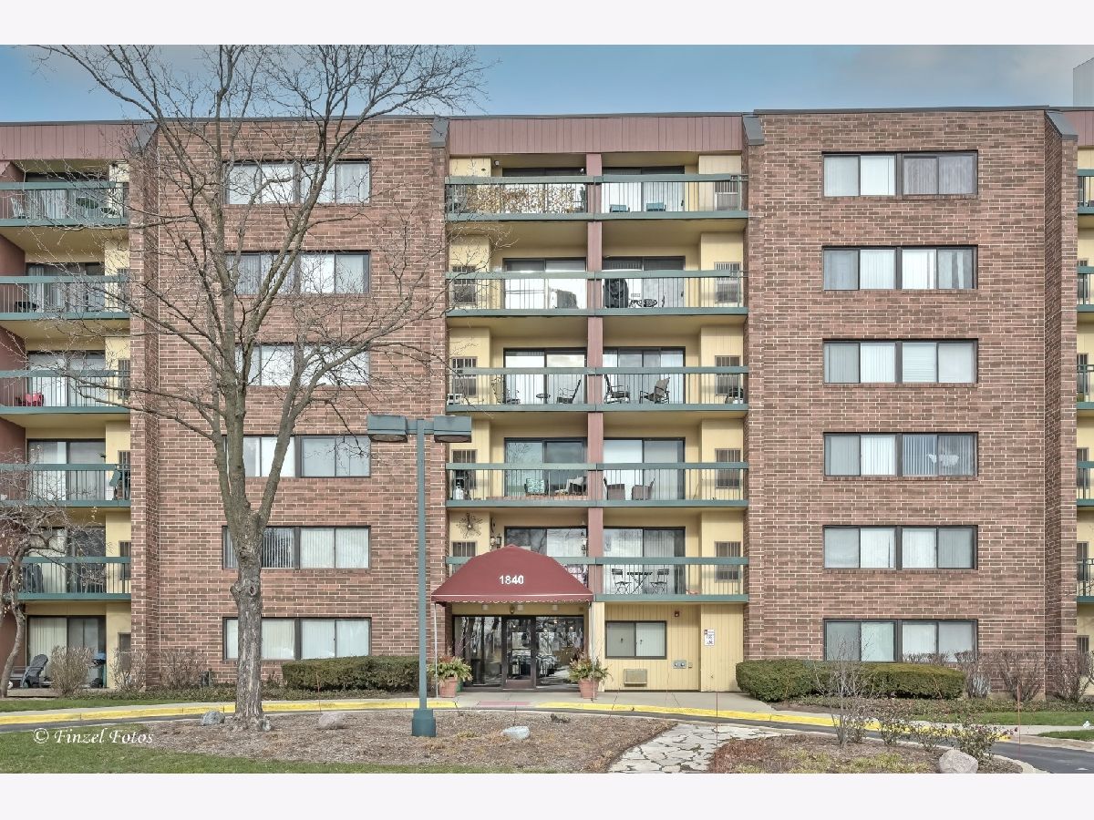 Condominiums Sold Huntington Grove Hoffman Estates Illinois, 1840 Huntington