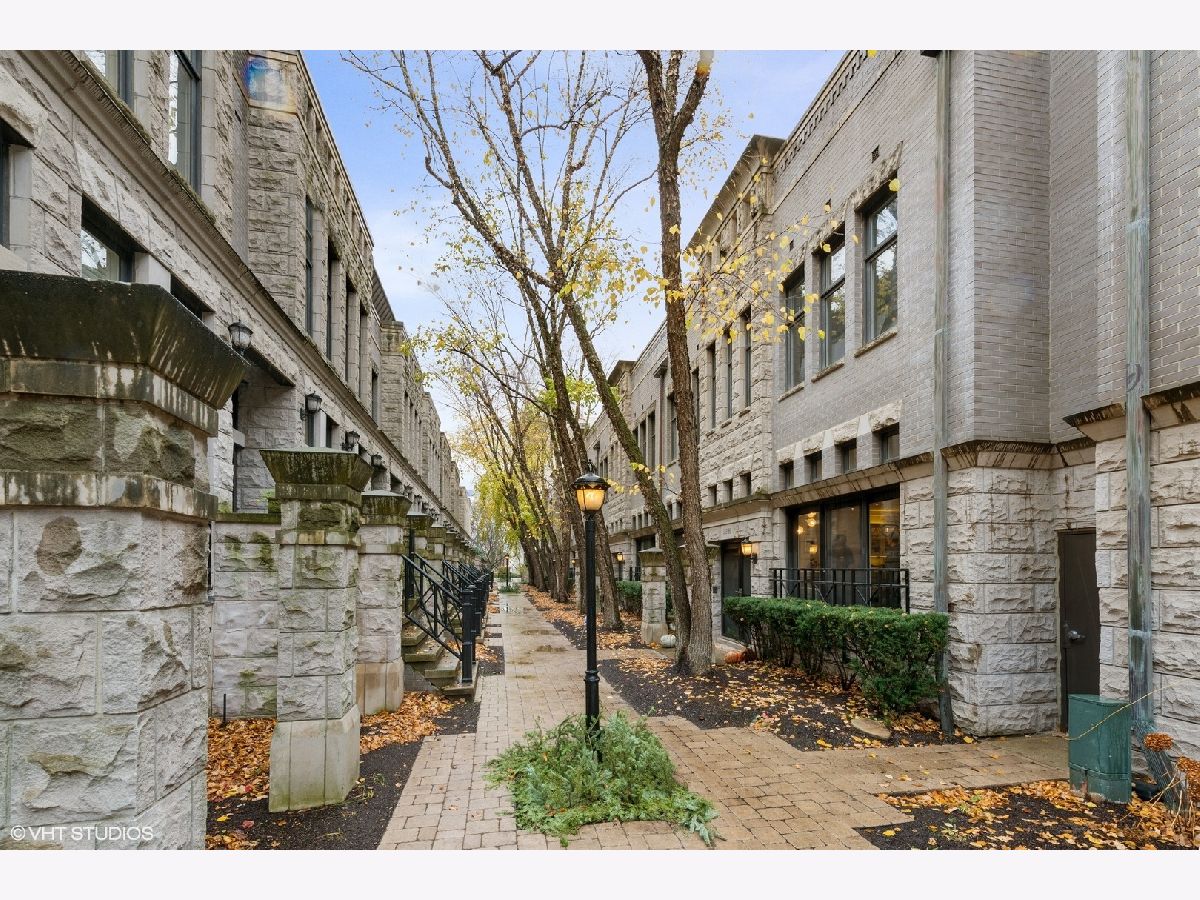 Townhomes Sold Oak Club Condos Chicago Illinois, 123 Oak