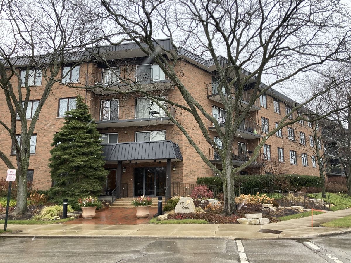 Condominiums Sold Oakhill Winnetka Illinois, 711 Oak