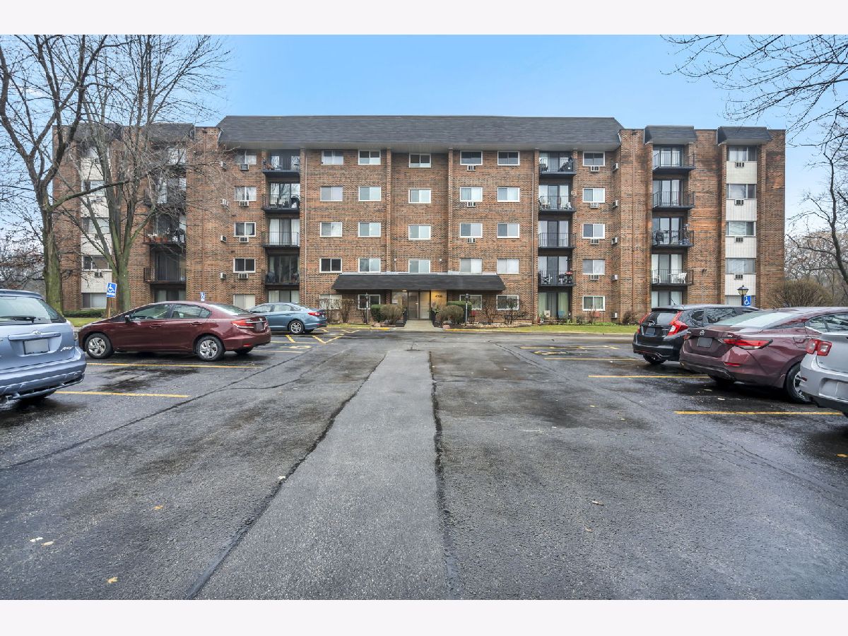 Condominiums & Homes Sold St Joseph Creek Lisle Illinois, 4721 Saint Joseph Creek