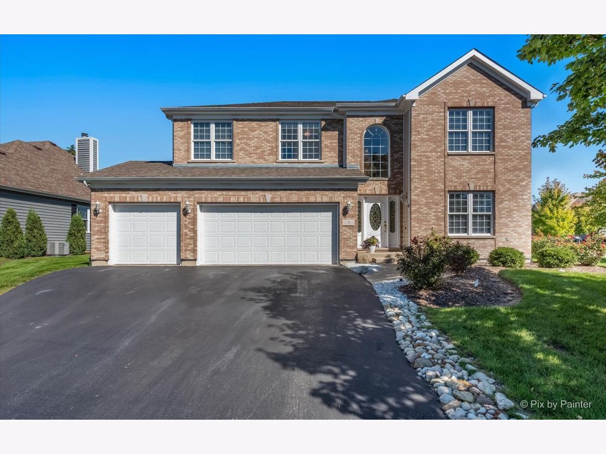 Homes & Condos & Townhomes Sold Boulder Ridge Lake In The Hills Illinois, 1 Shoal Creek