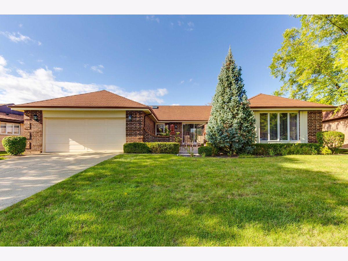 Homes & Condos & Townhomes Sold Villas North Northbrook Illinois, 323 Basswood