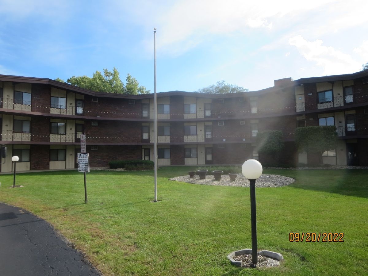 Condominiums Sold Holiday Terrace Lansing Illinois, 2303 Holiday
