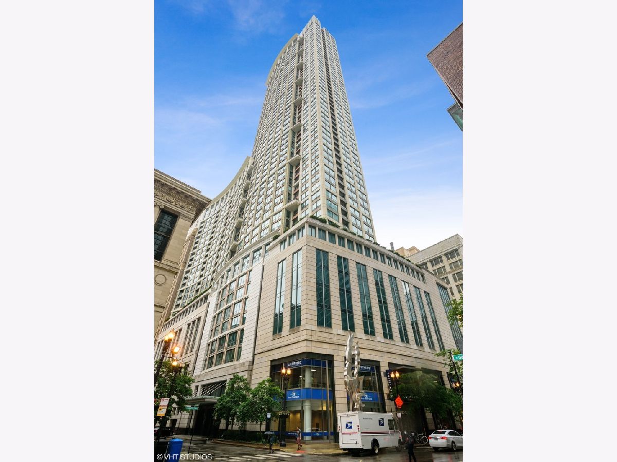 Condominiums Rented Heritage At Millennium Park Chicago Illinois, 130 Garland