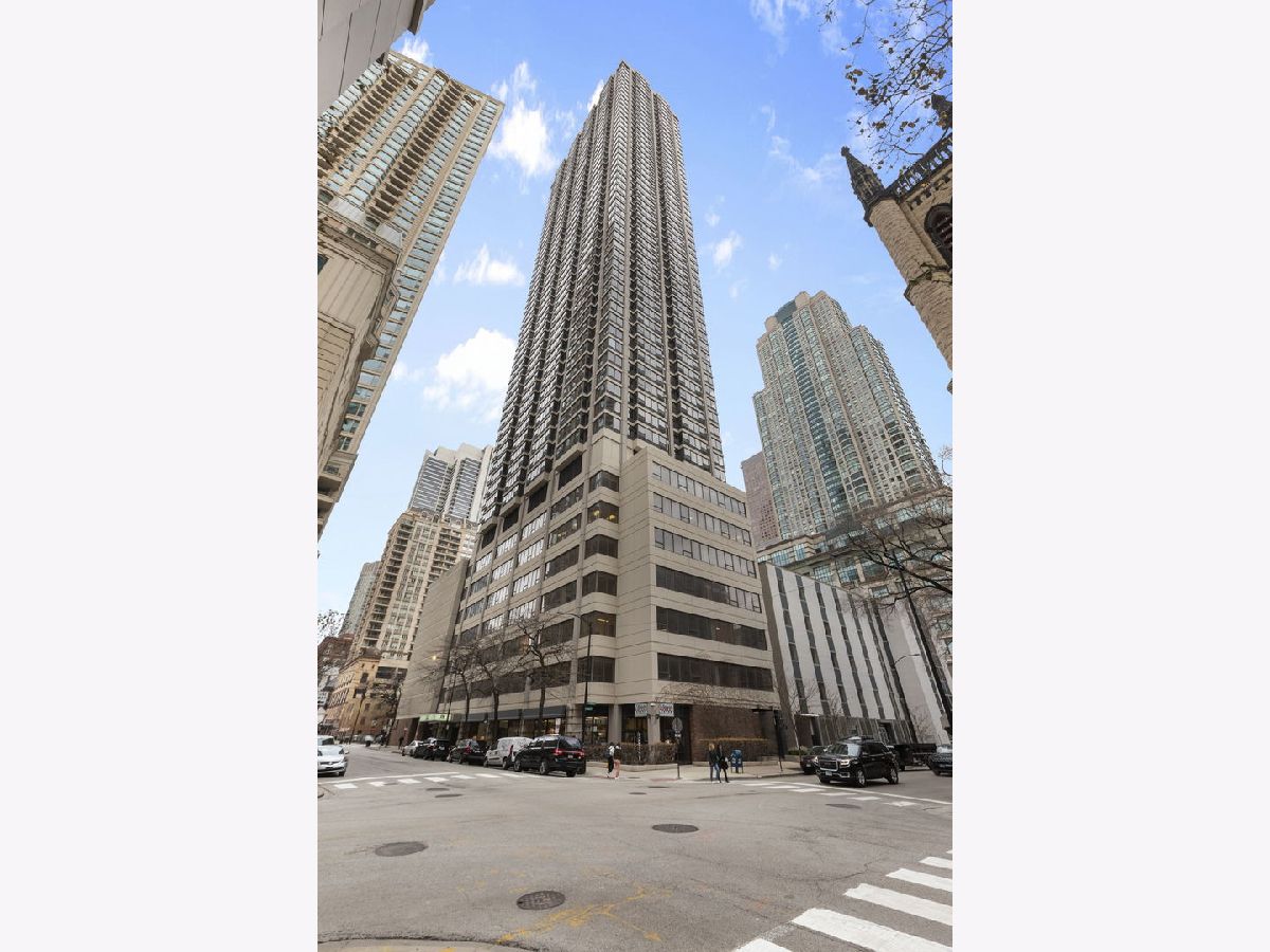 Condominiums Sold 30 E Huron Chicago Illinois, 30 Huron
