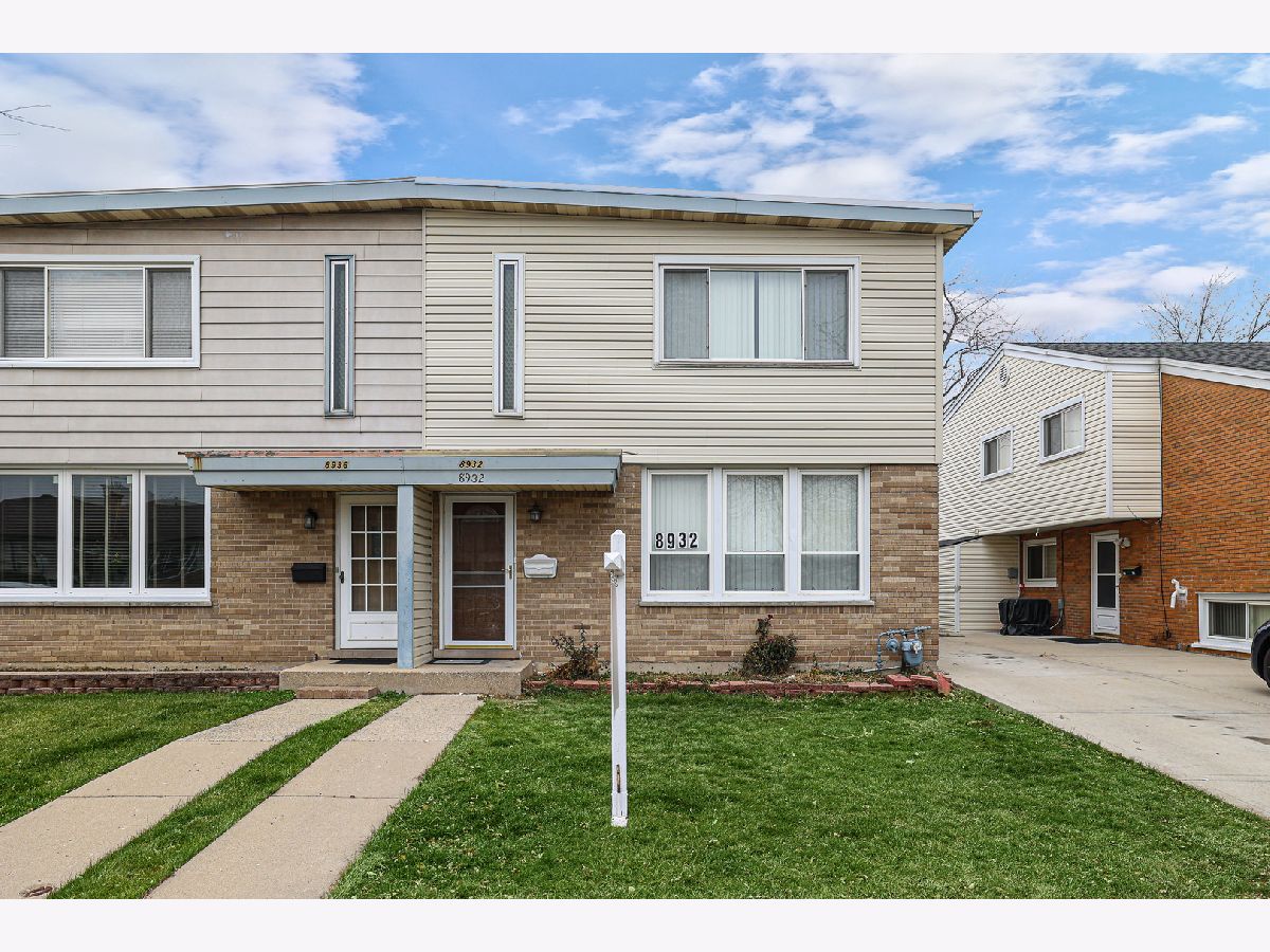 Townhomes & Condos & Homes Sold Golf Mill Des Plaines Illinois, 8932 Emerson