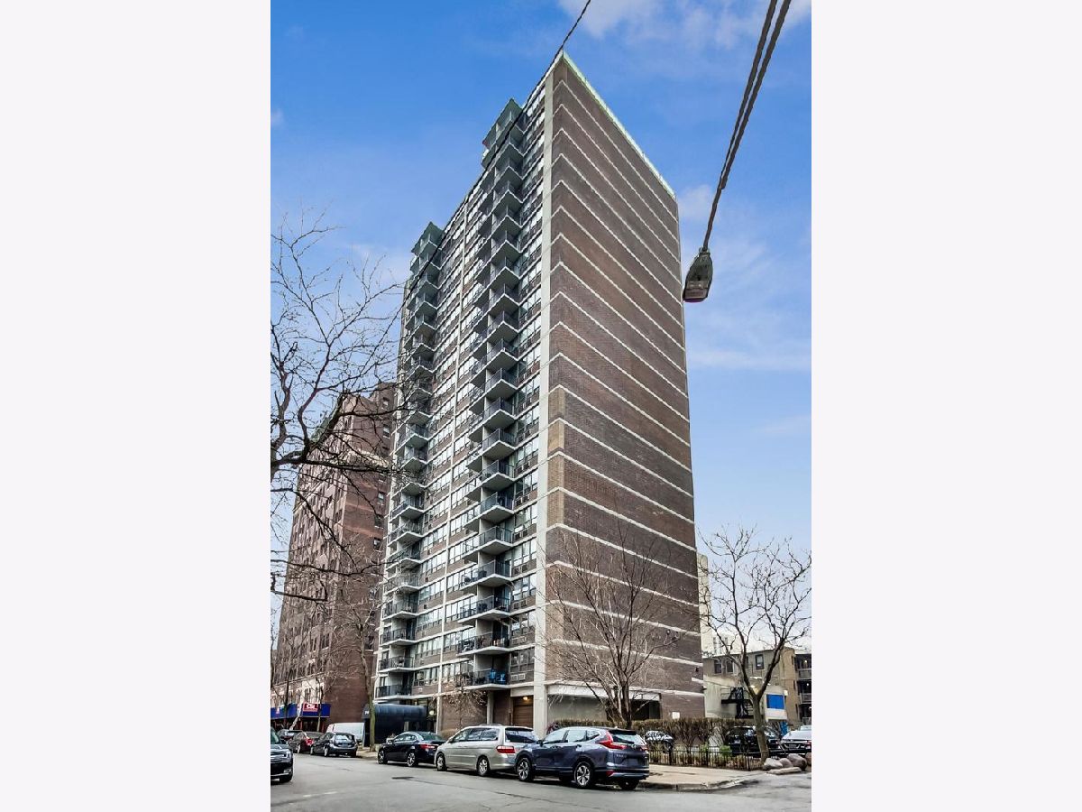 Condominiums Sold Parkview Towers Chicago Illinois, 2740 Pine Grove