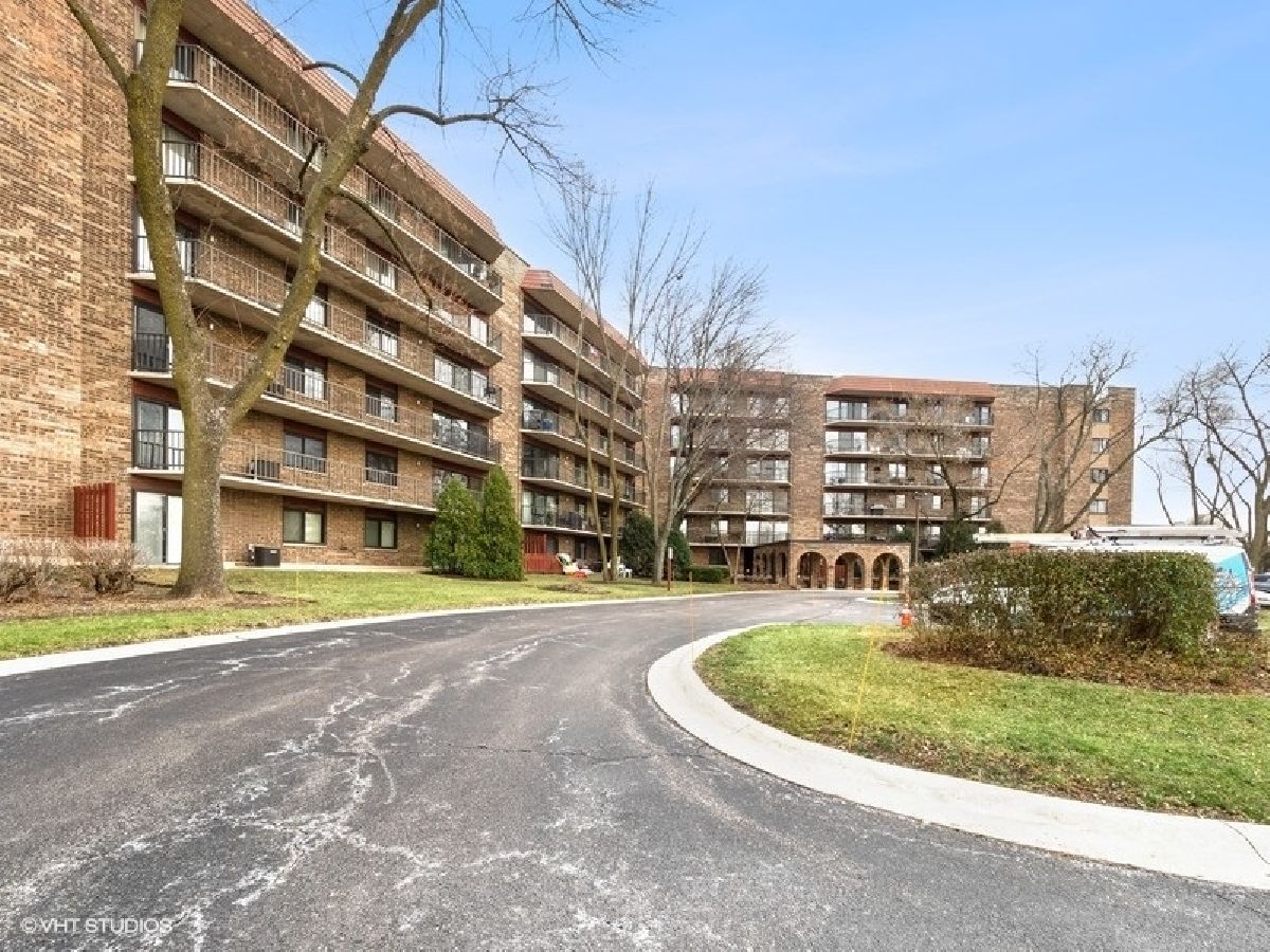Condominiums Sold Baybrook Palatine Illinois, 111 Baybrook