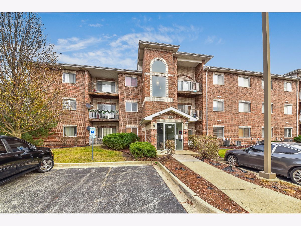 Condominiums Sold Amberwood Addison Illinois, 881 Swift