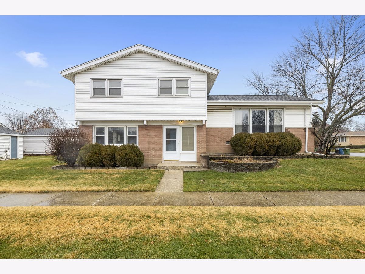 Homes & Condominiums Sold Longwood Acres Oak Lawn Illinois, 10544 Kostner