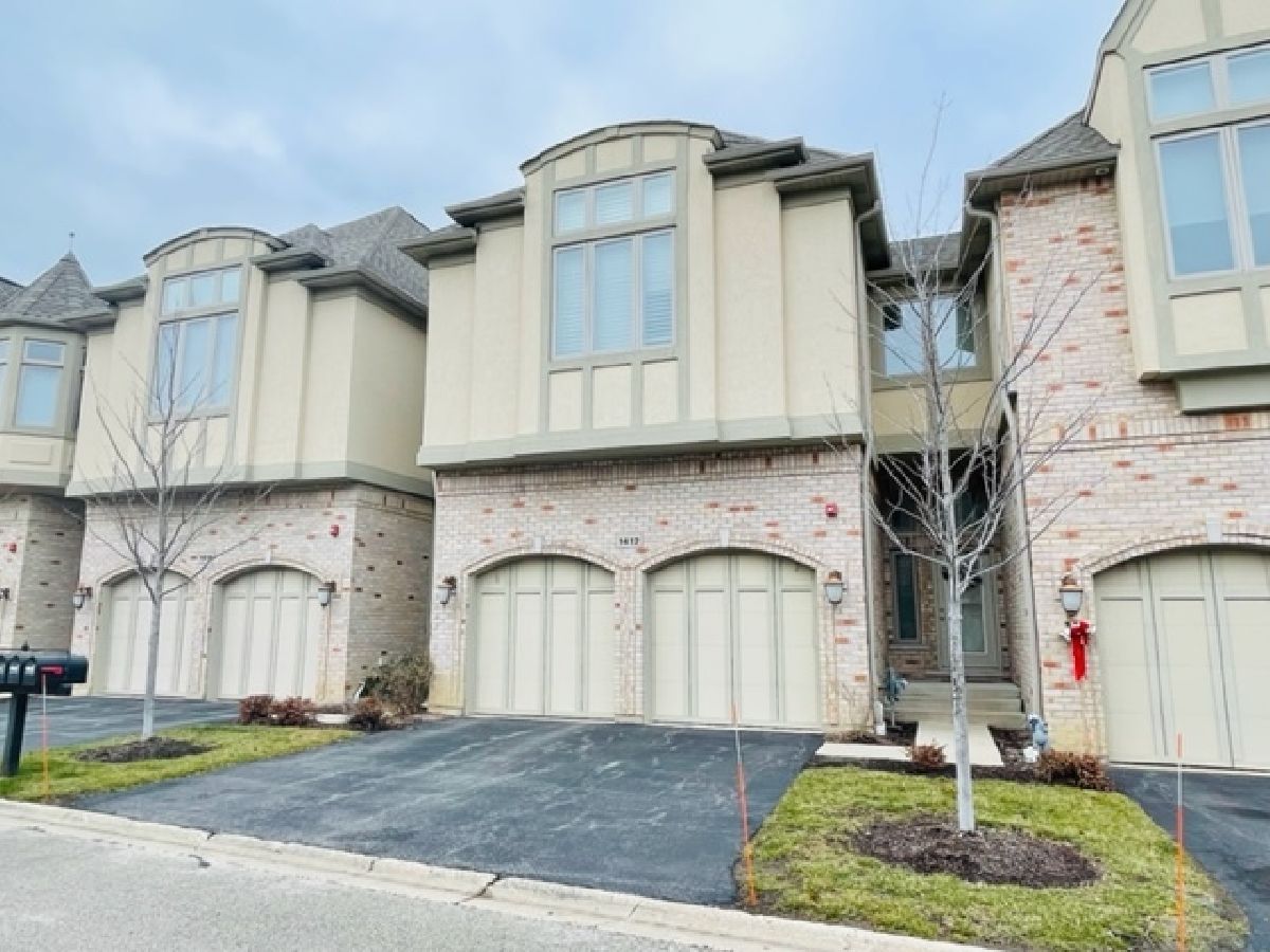 Townhomes Sold Maison Du Comte Inverness Illinois, 1412 Rue Paris