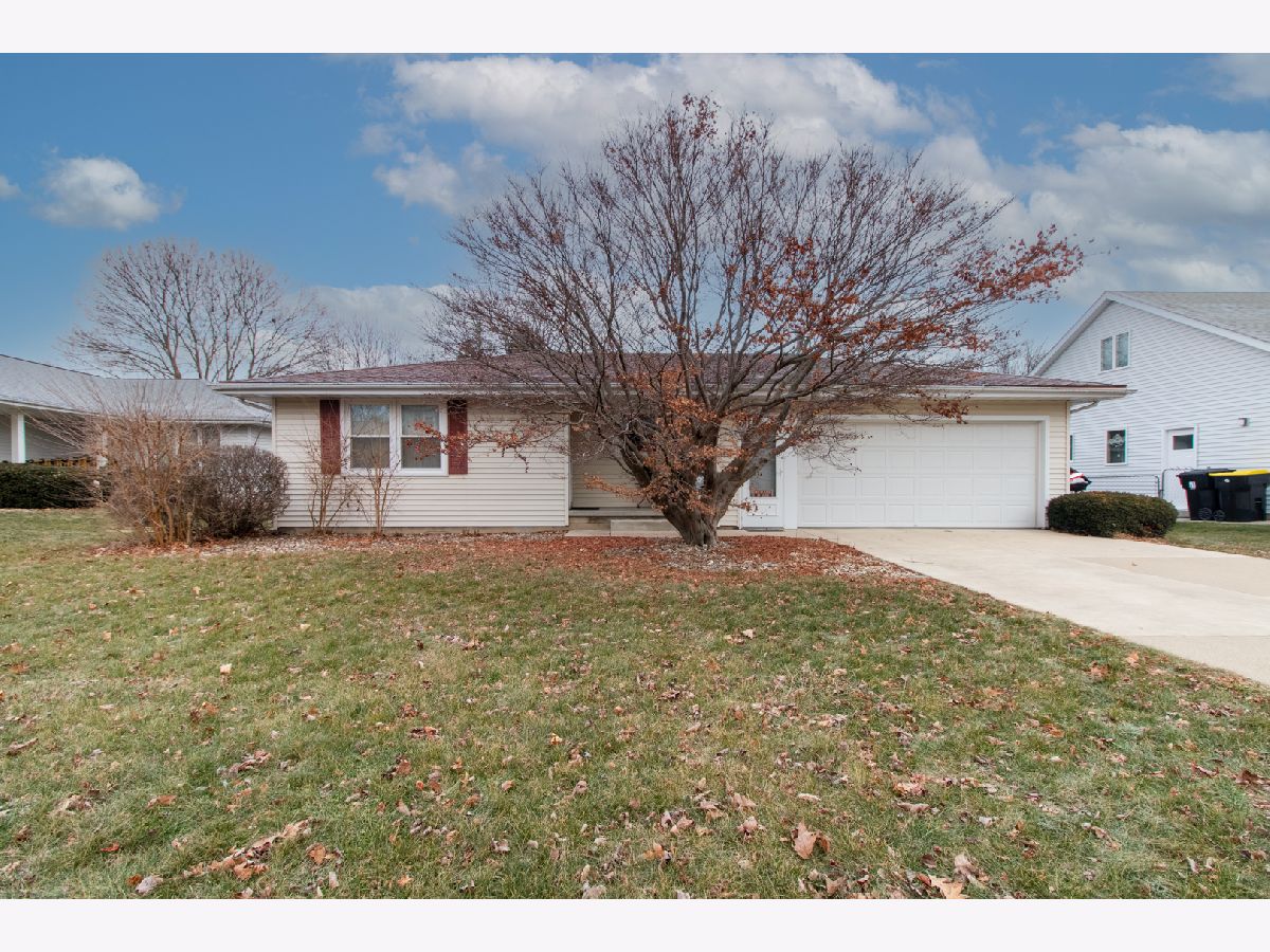 Homes & Condos & Townhomes Sold Pleasant Hills N. Normal Illinois, 1422 Chadwick
