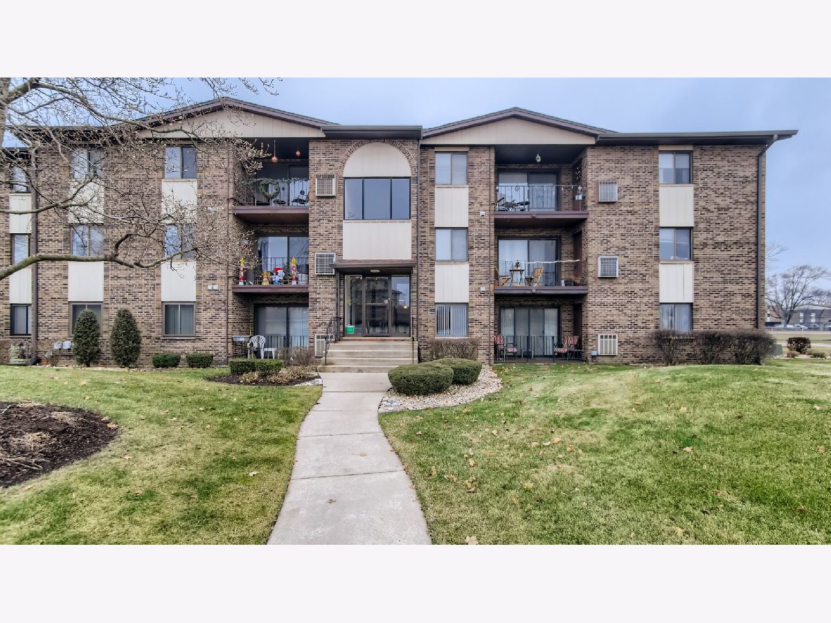Condominiums Sold Applegate Crestwood Illinois, 14011 Laramie
