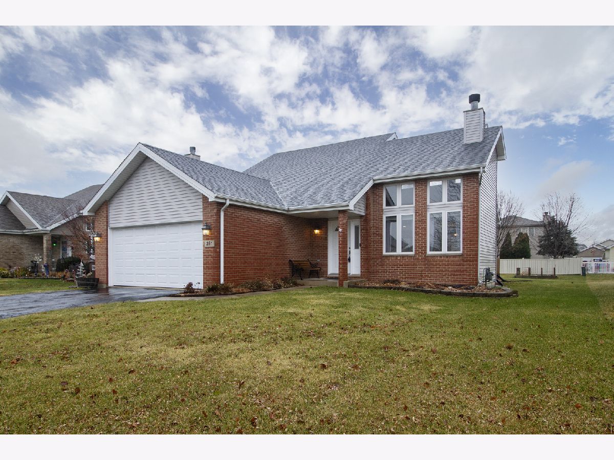 Homes & Townhomes Sold Hunters Chase Beecher Illinois, 281 Spring Cove