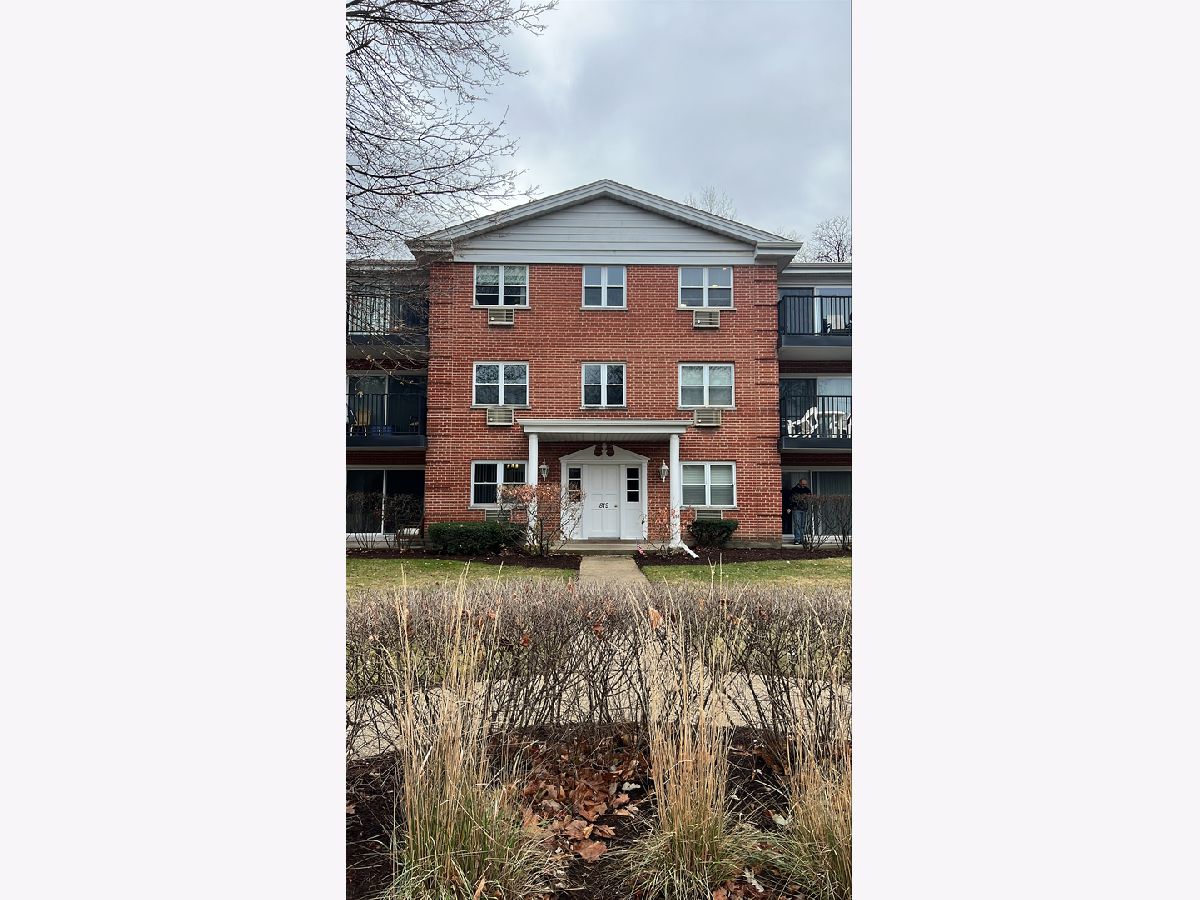 Homes & Condominiums Sold Eastwood Arlington Heights Illinois, 819 Miner