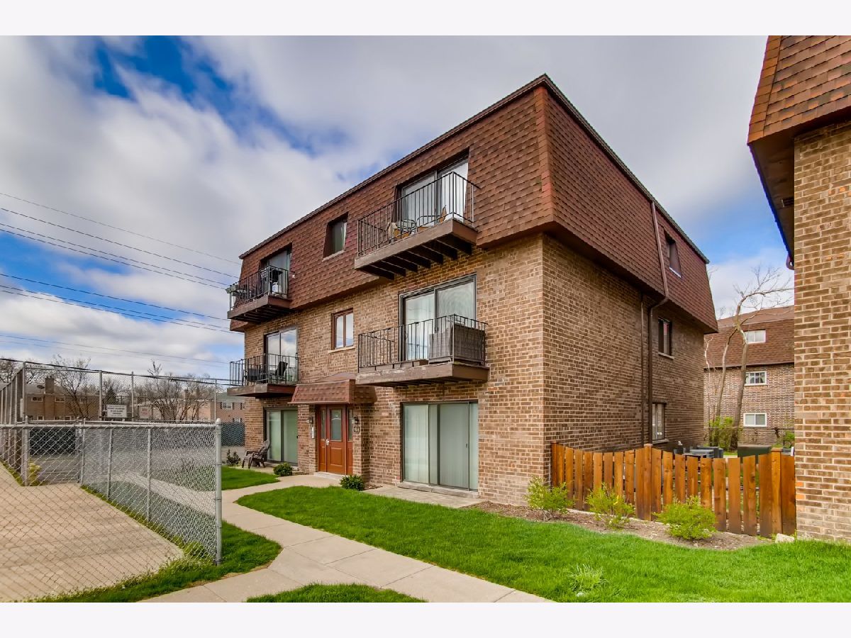 Condominiums Rented La Casa Bianco Des Plaines Illinois, 9604 Bianco