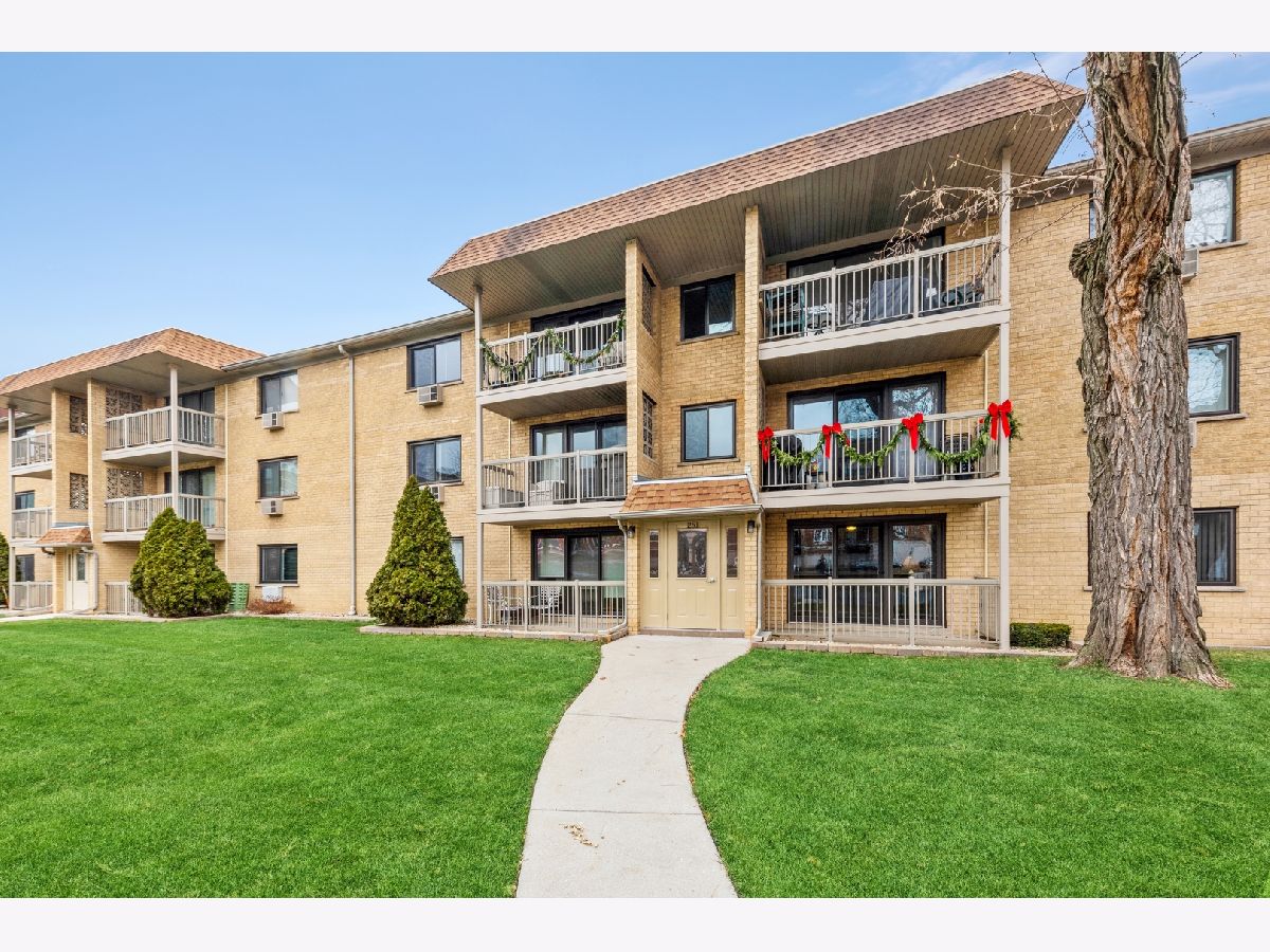 Condominiums Sold Smith Street Condos Palatine Illinois, 251 Smith