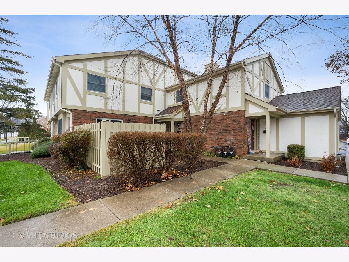 Townhomes & Condos Rented Lochshire Of Barrington Barrington Illinois, 828 Hillside