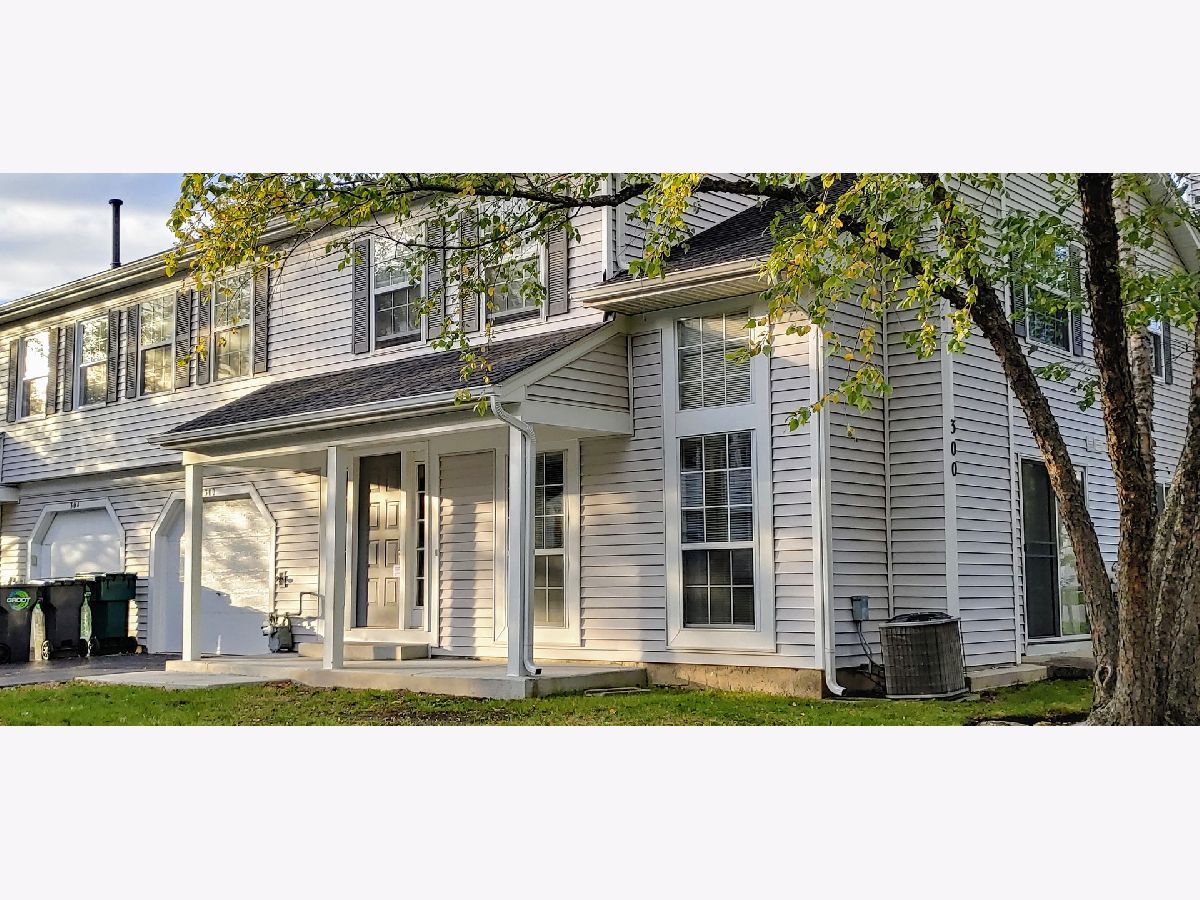 Townhomes Rented Southgate Manor Streamwood Illinois, 300 Teak