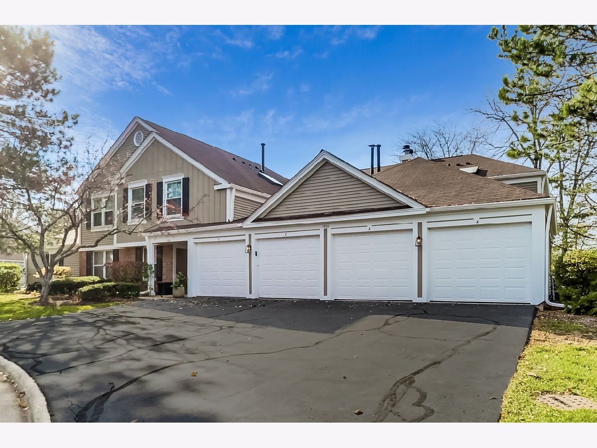 Adare Farms Wheaton IL, Townhomes & Condos & Homes For Sale & For Rent