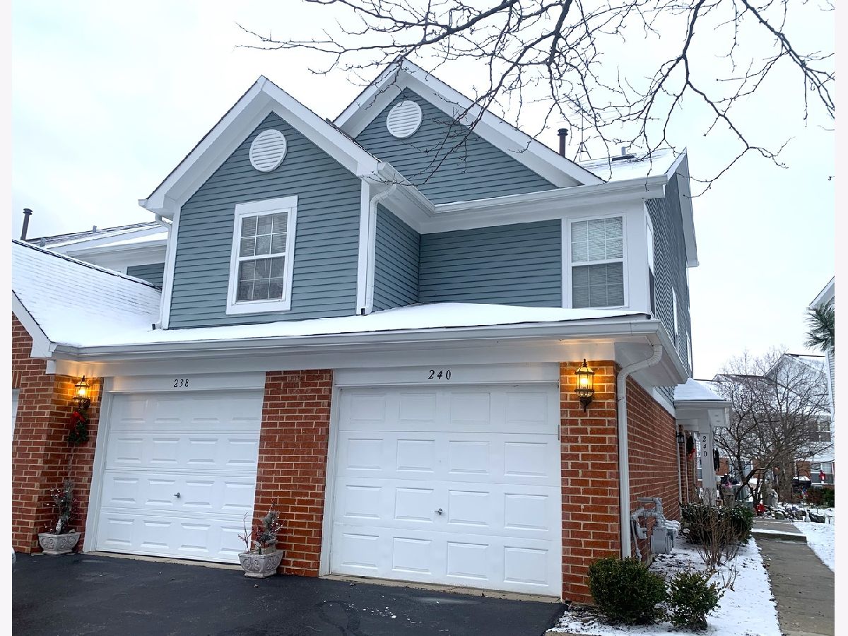 Townhomes Rented Turnberry West Roselle Illinois, 240 Mansfield
