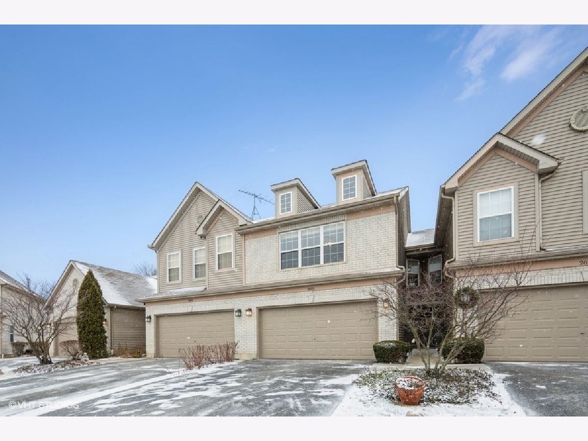 Townhomes & Condos Rented Cobblestone Woods Crystal Lake Illinois, 2685 Granite