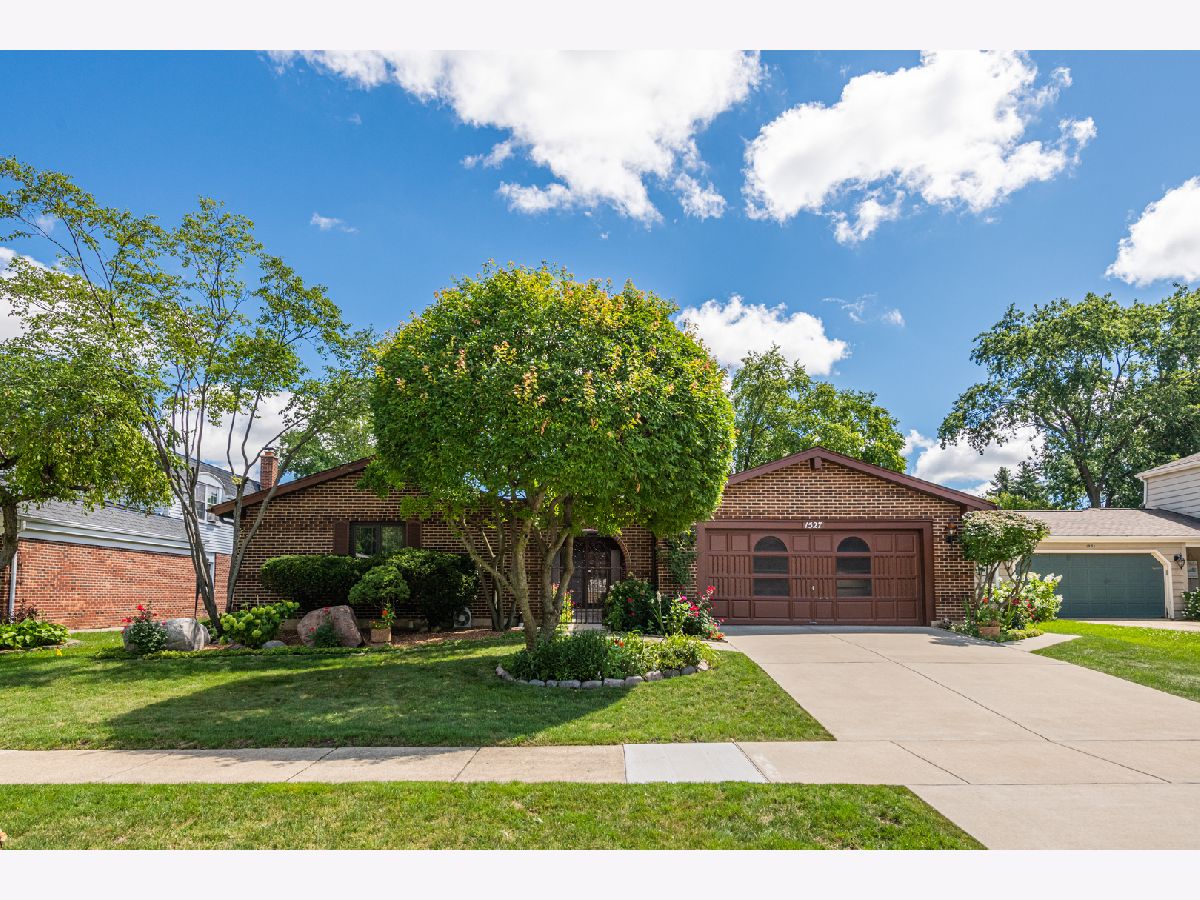 Homes Sold Surrey Ridge West Arlington Heights Illinois, 1527 Kennicott