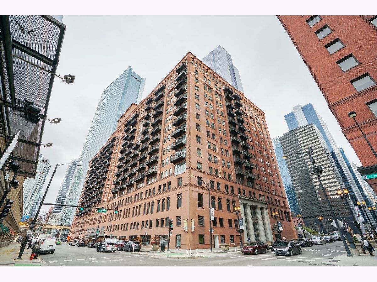 Condominiums Rented Randolph Place Chicago Illinois, 165 Canal