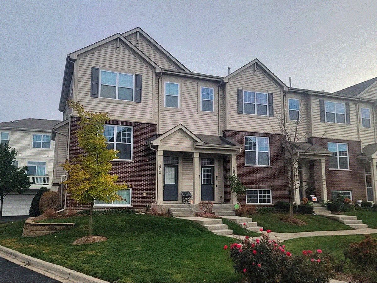 Condos & Townhomes Rented Lexington Crossing Rolling Meadows Illinois, 303 Lexington