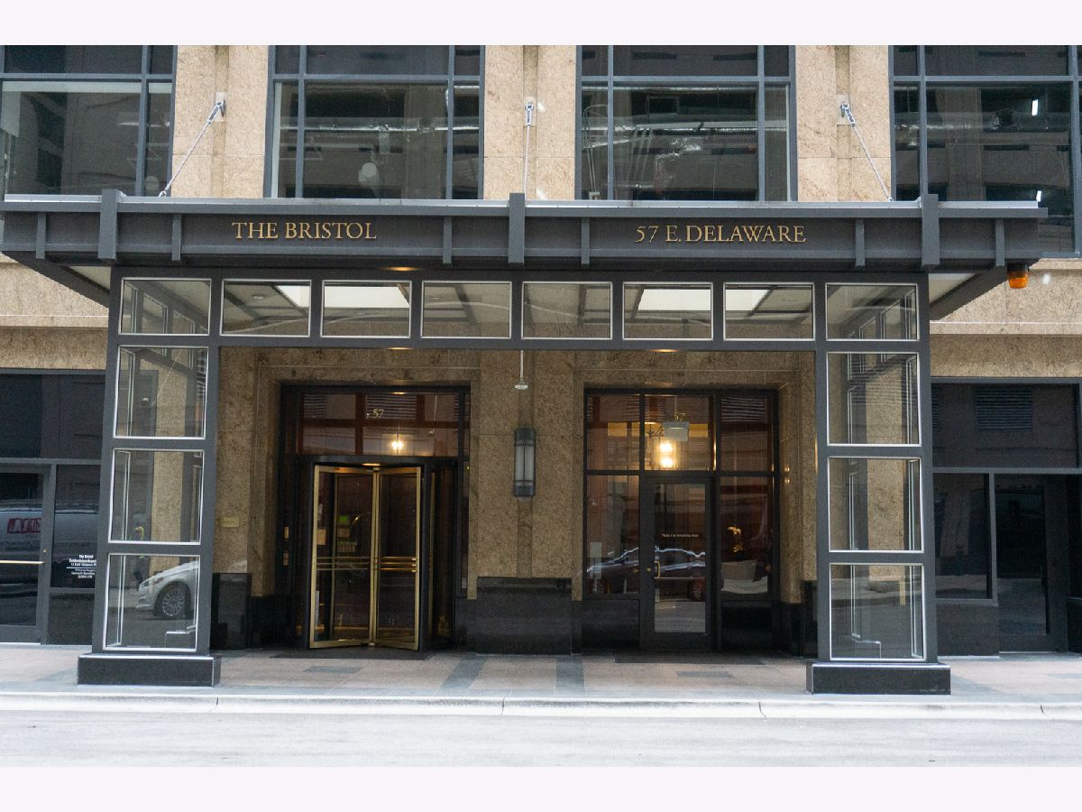 Condominiums Rented The Bristol Chicago Illinois, 57 Delaware