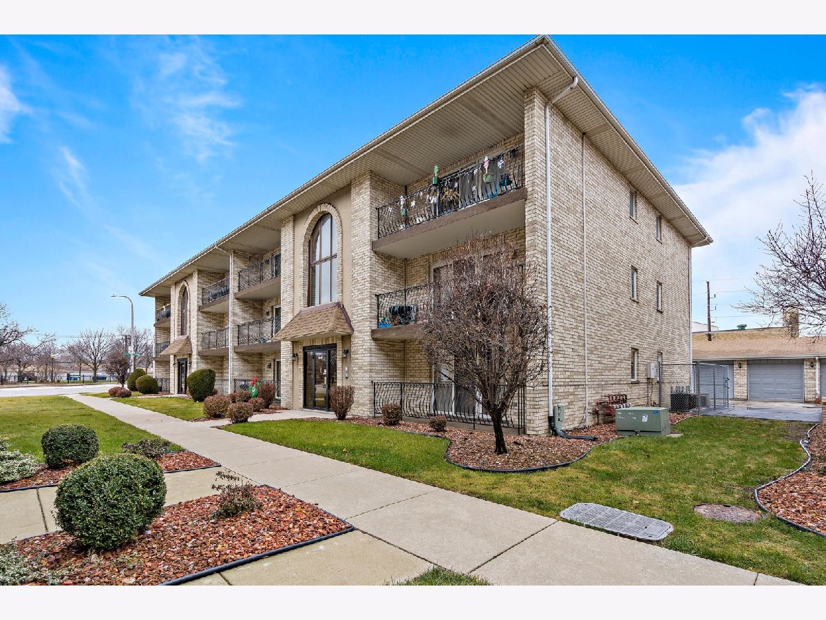 6262 Gullikson Road, Chicago, Illinois 60638 MLS 11689988 WinterCohen