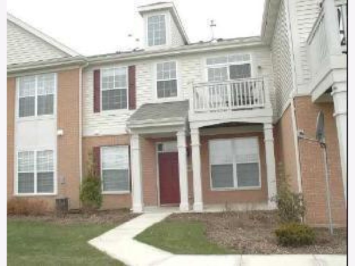Townhomes & Condos & Homes Rented Midlane Club Wadsworth Illinois, 2957 Concord