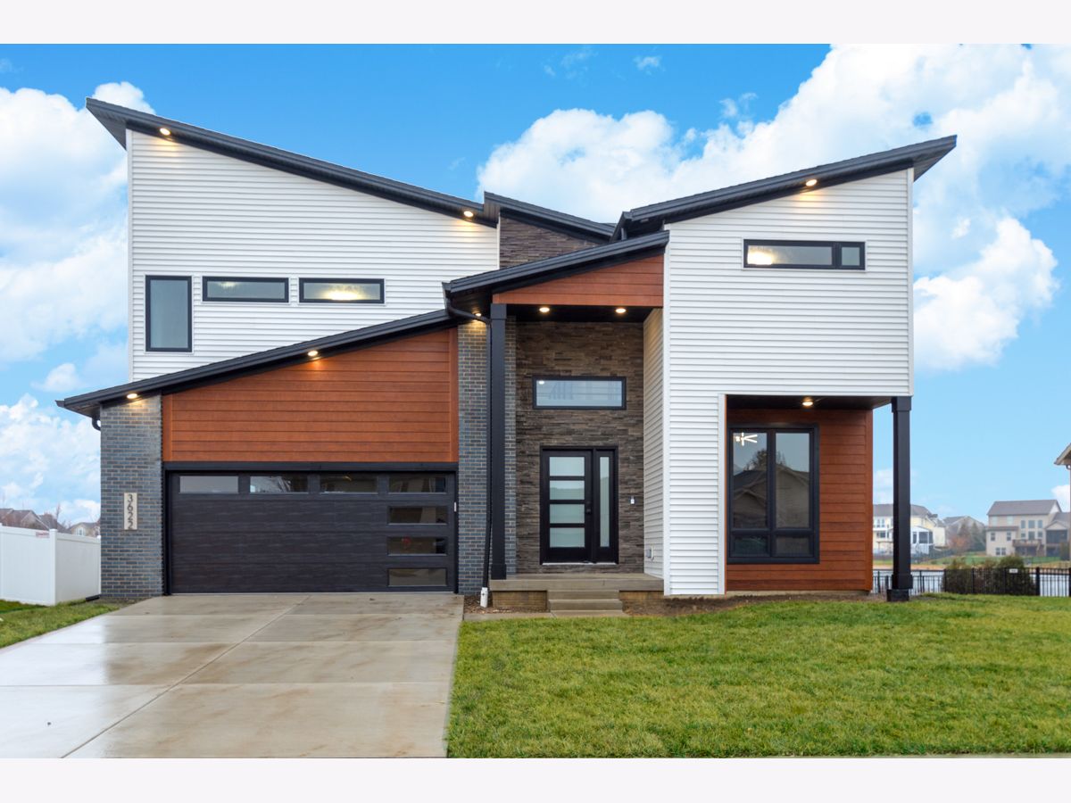 Homes & Condos & Townhomes Sold Sapphire Lake Bloomington Illinois, 3622 Pamela