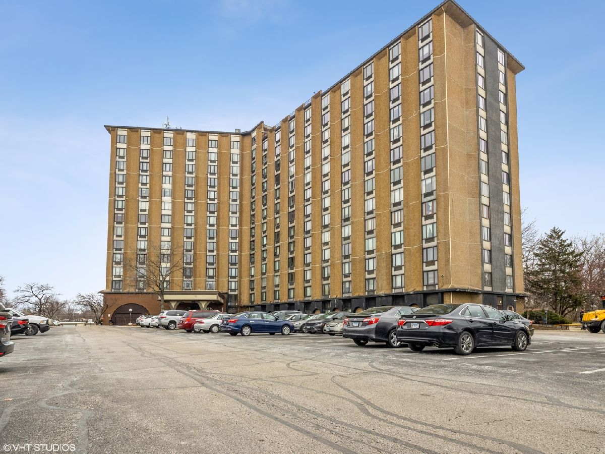 Condominiums Sold Renaissance Towers Palatine Illinois, 1 Renaissance