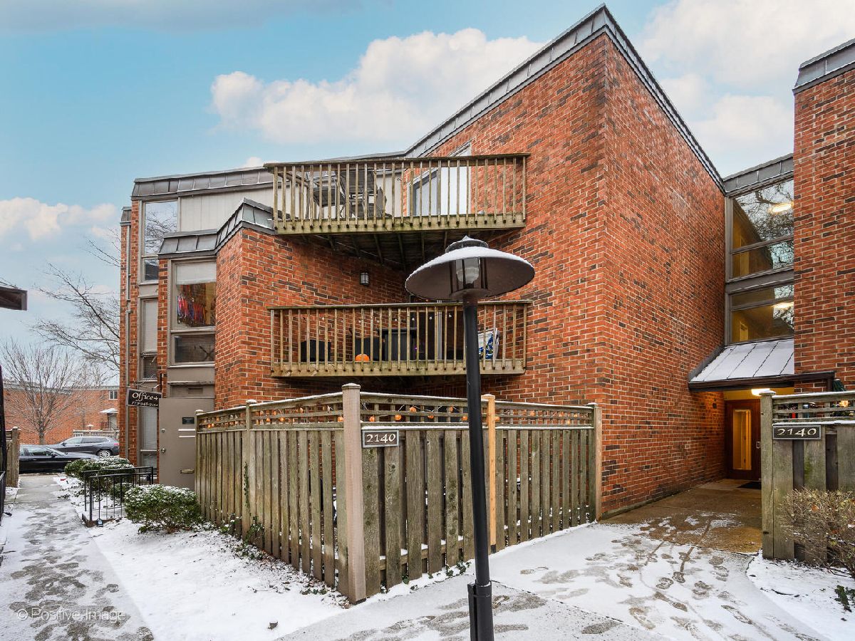 Condos & Townhomes Rented Oz Park Gardens Chicago Illinois, 2140 Lincoln