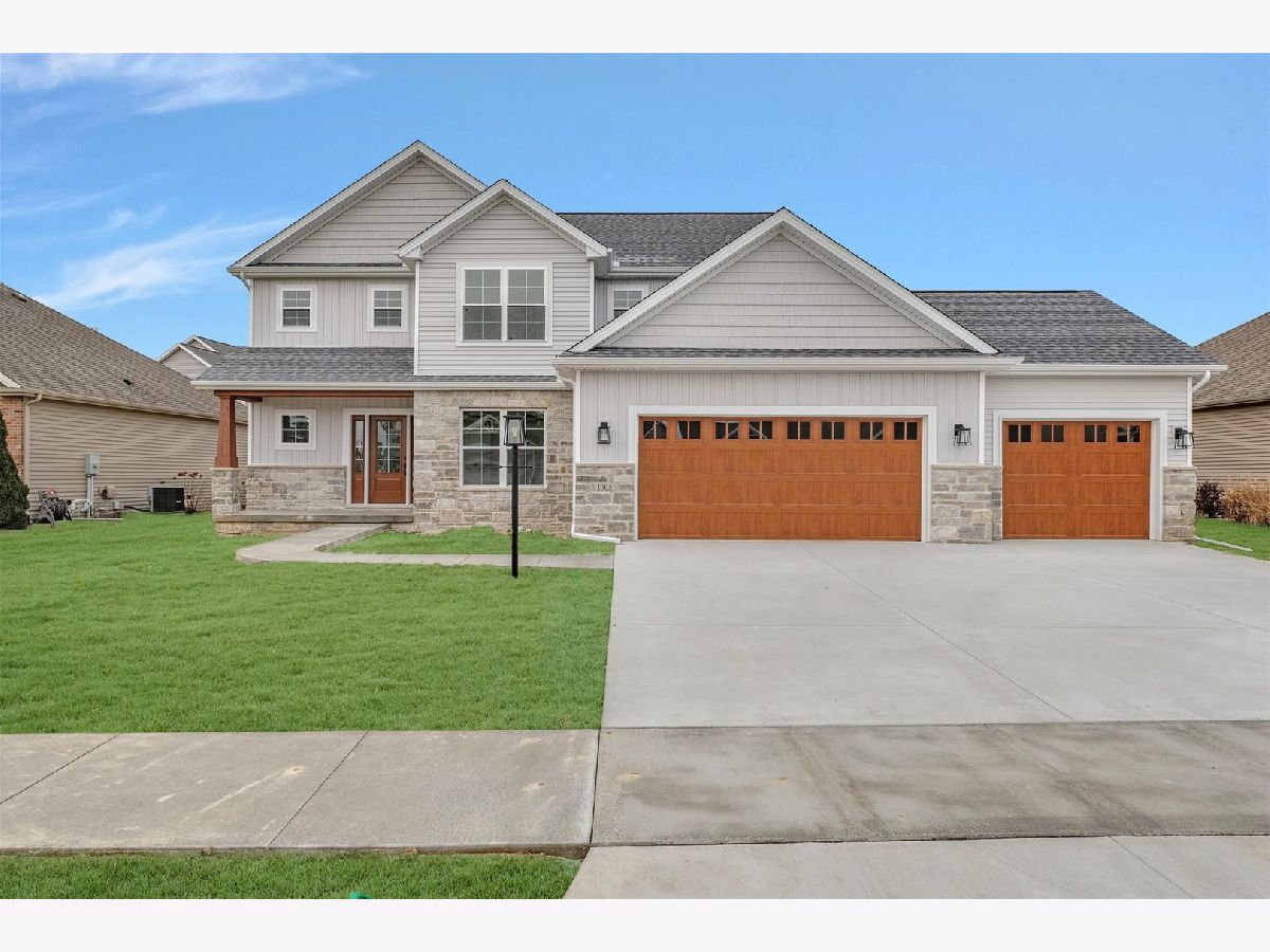 Homes Sold Lake Falls Savoy Illinois, 1005 Cascade