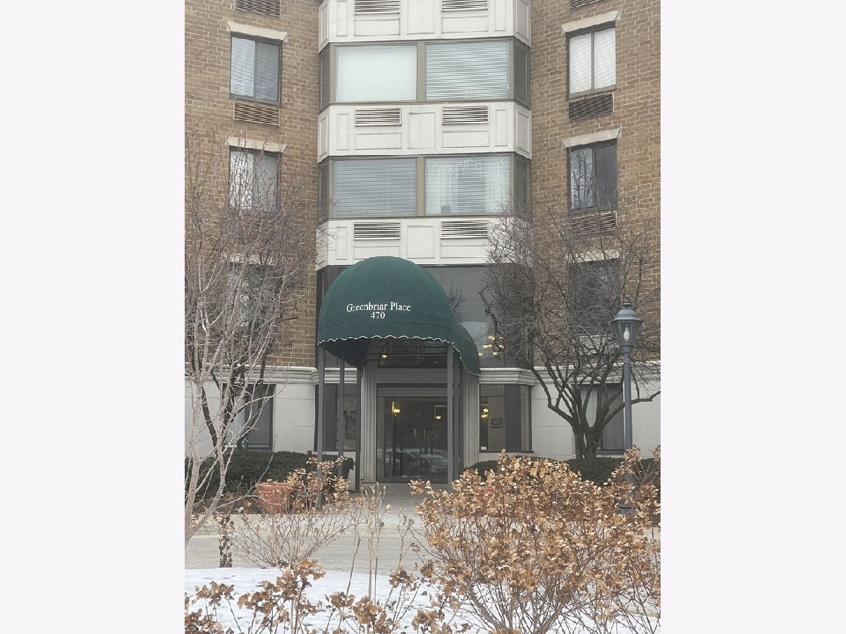 Condominiums Rented Greenbriar Place Glen Ellyn Illinois, 470 Fawell