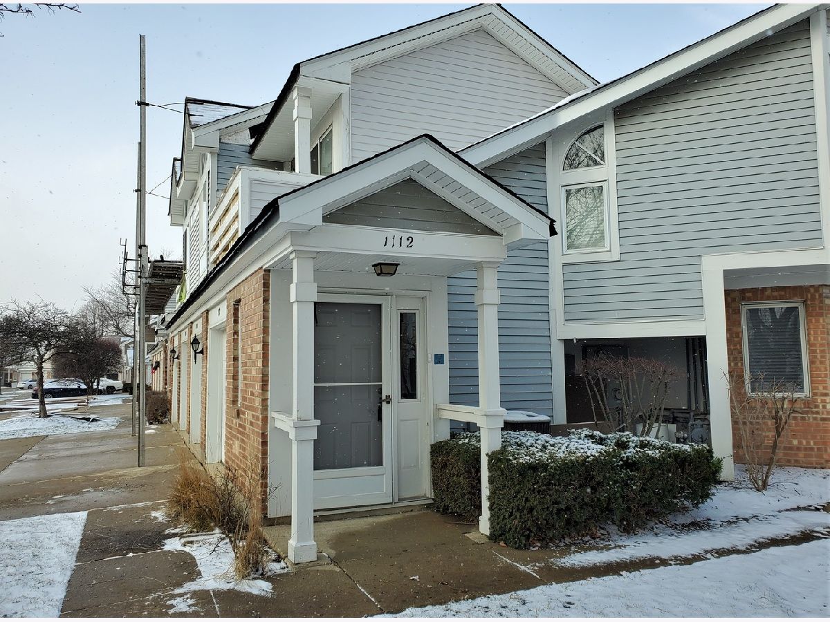 Townhomes & Condos Rented Spoerlein Farms Buffalo Grove Illinois, 1112 Courtland